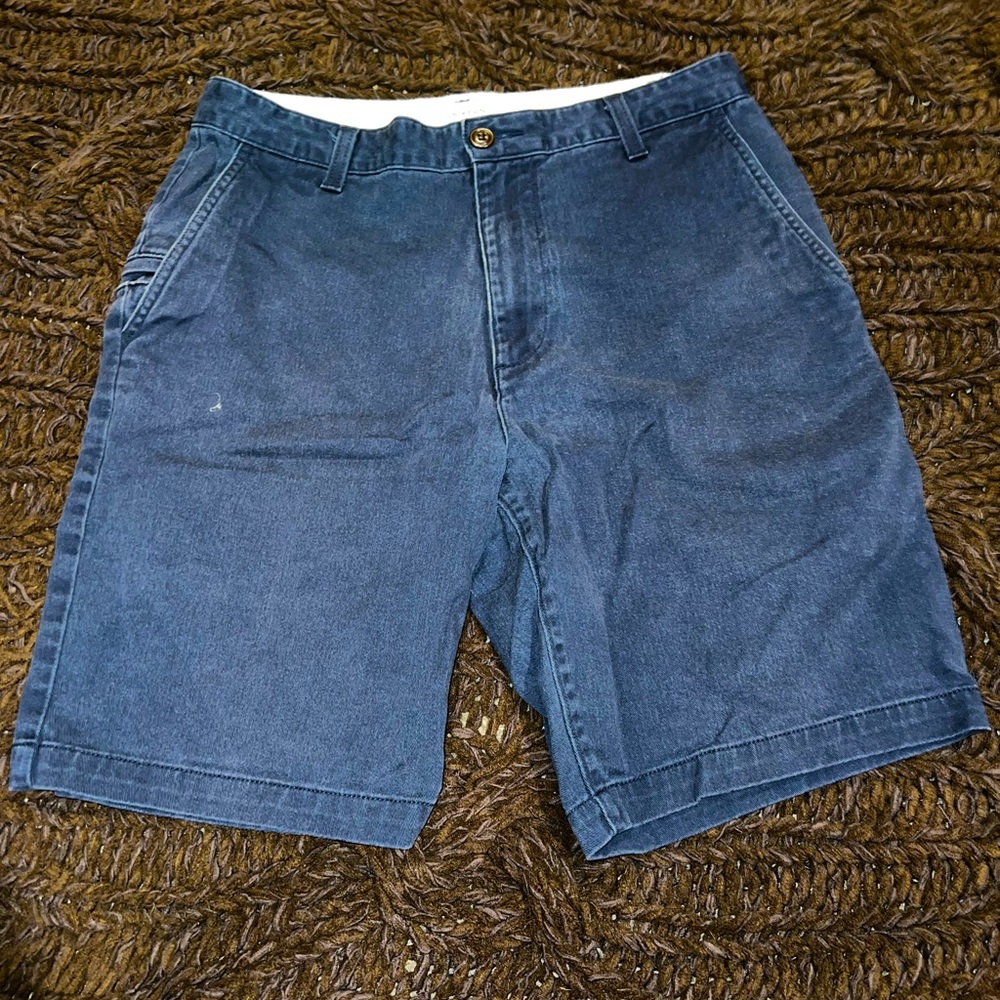 Men’s navy waist 30. Mid thigh shorts
